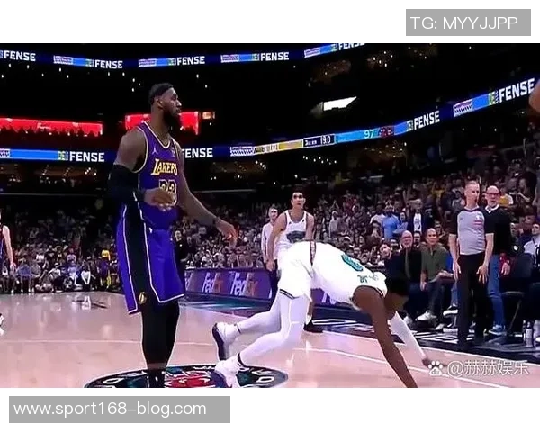 詹姆斯怒斥裁判判罚不公直言这犯规实在太离谱了 詹姆斯怒斥裁判判罚不公直言这犯规实在太离谱了