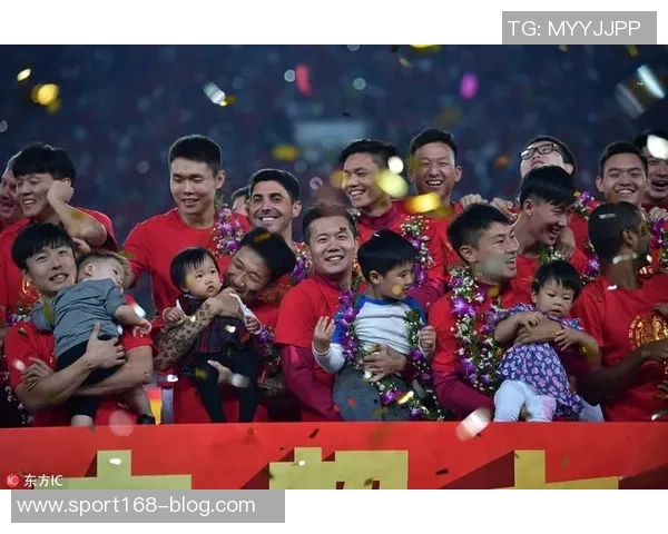 东部冠军庆典25周年前76人吉祥物极速兔子嘻哈重返新赛季