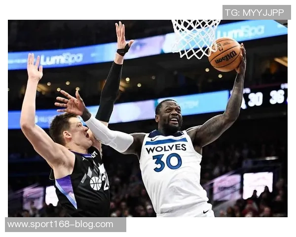 兰德尔半场表现出色16分钟内高效砍下16分2篮板助力球队